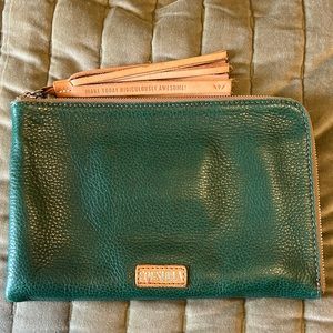 CONSUELA L-shaped clutch - dark GREEN